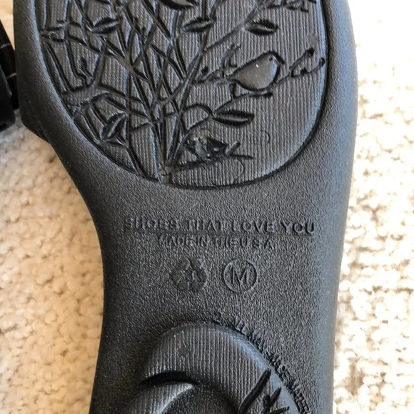 OKA b. NEW black slides that have black bows with white stripes - Picture 6 of 8